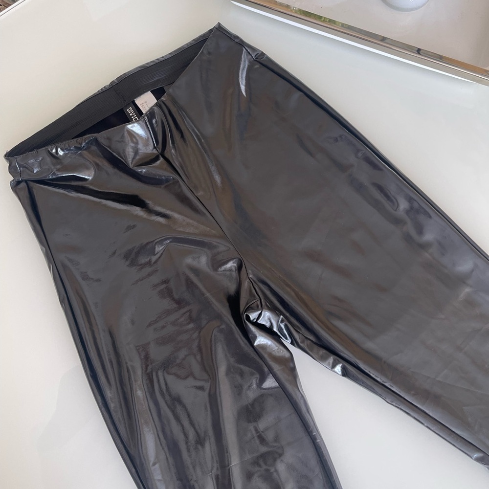 H&M Divided black faux pantent leather vinyl leggings - Picture 8 of 14